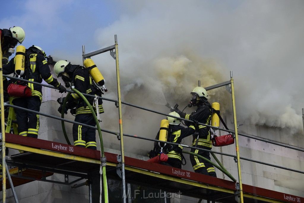 Dachstuhlbrand Koeln Poll Geislarerstr P192.JPG - Miklos Laubert